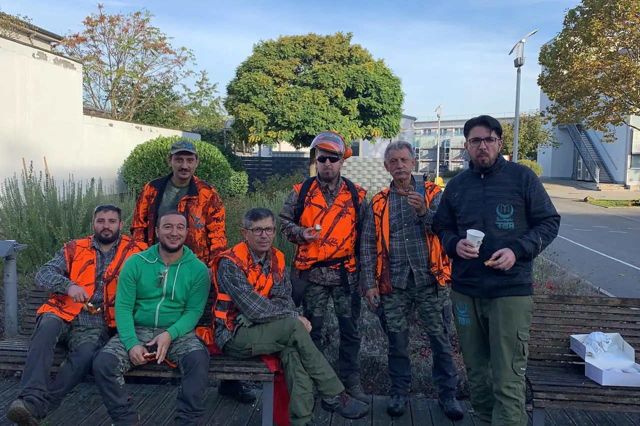 Das Team von FÖH Baumgala — Gruppenbild im Freien